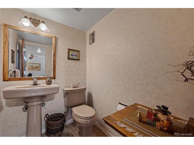 12143 W 68th Ave, Arvada, CO 80004