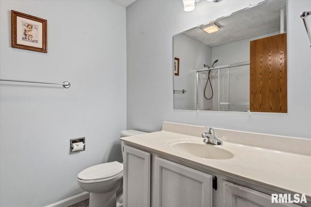 203 Wintergreen Drive, Chatham, IL 62629