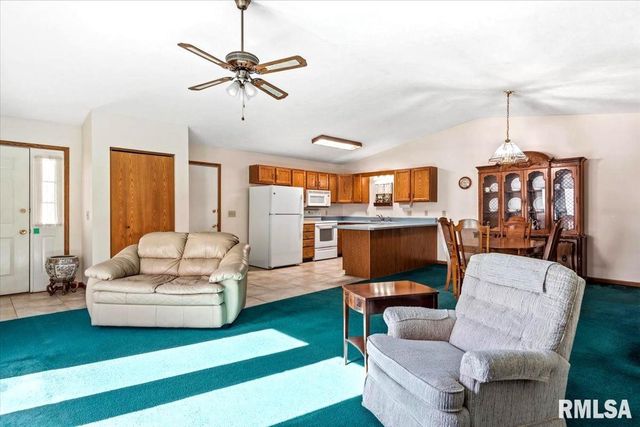203 Wintergreen Drive, Chatham, IL 62629