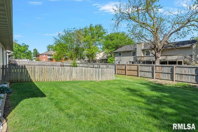 203 Wintergreen Drive, Chatham, IL 62629