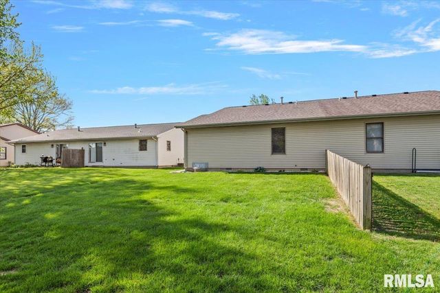 203 Wintergreen Drive, Chatham, IL 62629