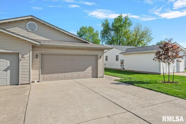 203 Wintergreen Drive, Chatham, IL 62629