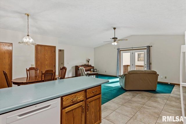 203 Wintergreen Drive, Chatham, IL 62629