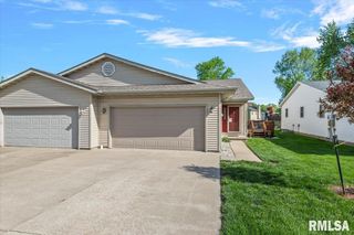 203 Wintergreen Drive, Chatham, IL 62629