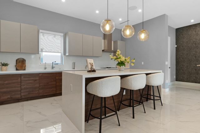 15 SE 11th Avenue, Fort Lauderdale, FL 33301