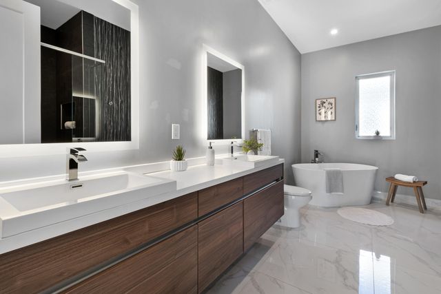 15 SE 11th Avenue, Fort Lauderdale, FL 33301