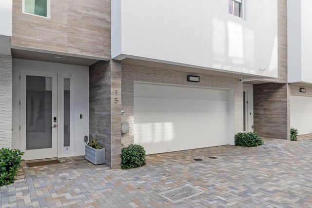 15 SE 11th Avenue, Fort Lauderdale, FL 33301