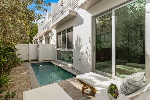 15 SE 11th Avenue, Fort Lauderdale, FL 33301