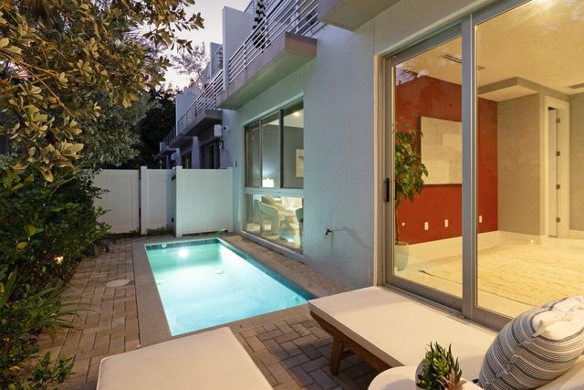 15 SE 11th Avenue, Fort Lauderdale, FL 33301