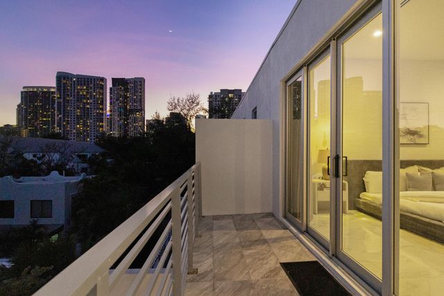 15 SE 11th Avenue, Fort Lauderdale, FL 33301