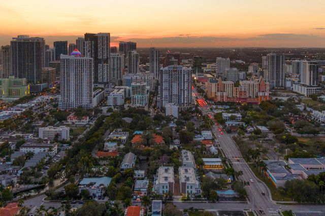 15 SE 11th Avenue, Fort Lauderdale, FL 33301