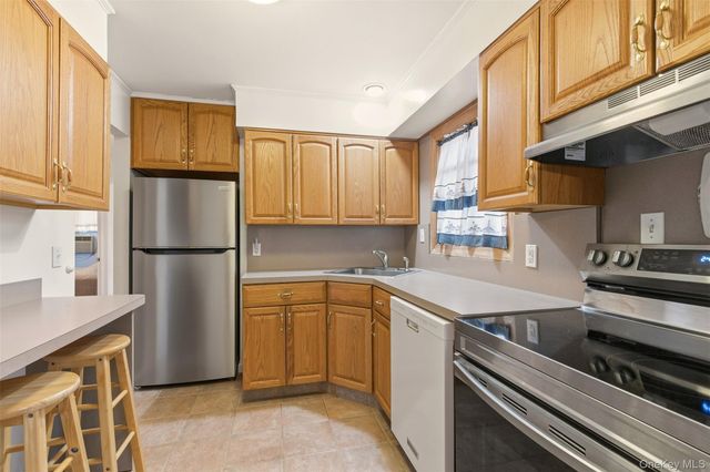 14 Starlight Court, West Babylon, NY 11704