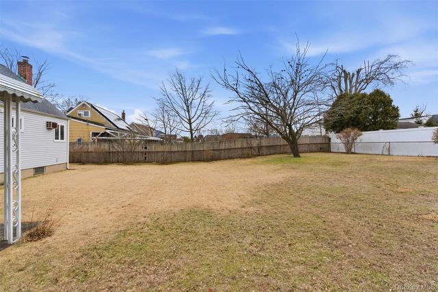 14 Starlight Court, West Babylon, NY 11704