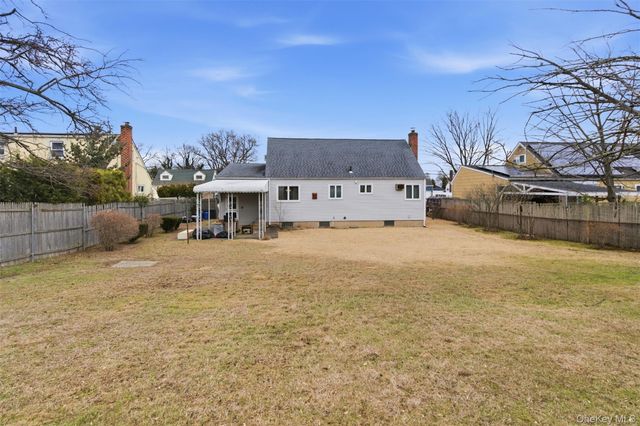 14 Starlight Court, West Babylon, NY 11704