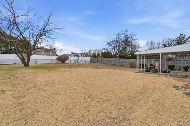 14 Starlight Court, West Babylon, NY 11704