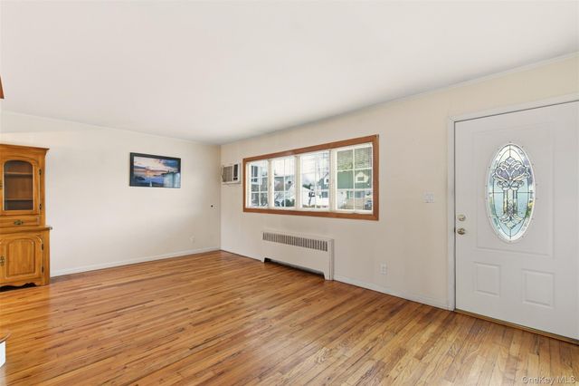 14 Starlight Court, West Babylon, NY 11704