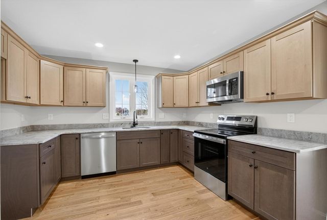 22 Greystone 22, Haverhill, MA 01835
