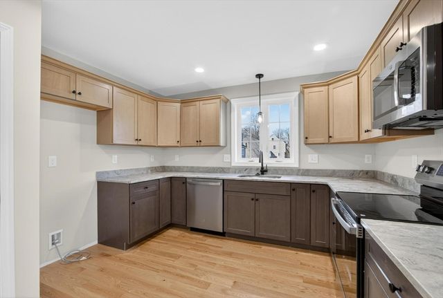 22 Greystone 22, Haverhill, MA 01835