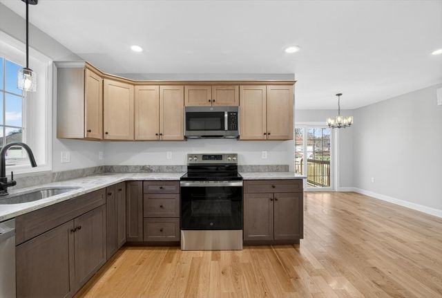 22 Greystone 22, Haverhill, MA 01835