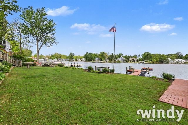 7897 Lakewood Drive, Coloma, MI 49038