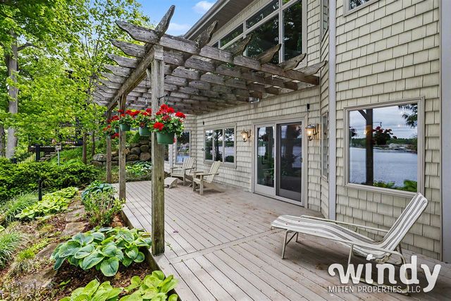 7897 Lakewood Drive, Coloma, MI 49038