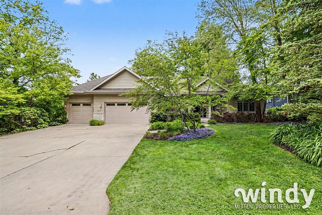 7897 Lakewood Drive, Coloma, MI 49038