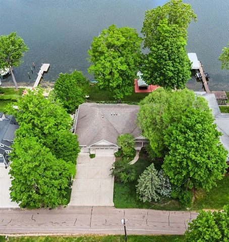 7897 Lakewood Drive, Coloma, MI 49038
