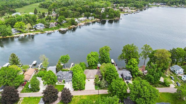 7897 Lakewood Drive, Coloma, MI 49038