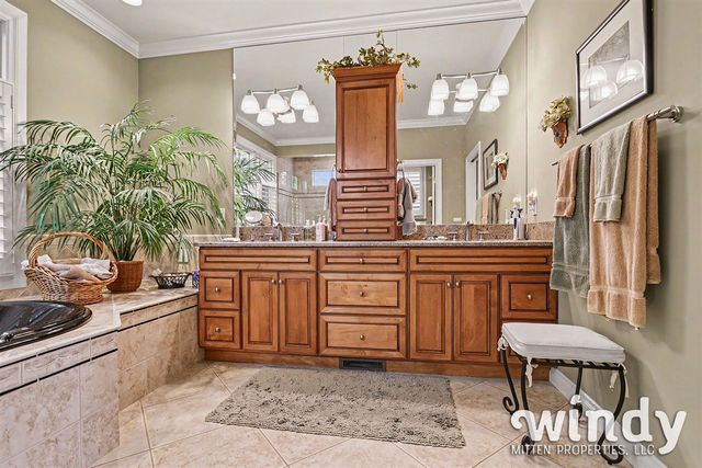 7897 Lakewood Drive, Coloma, MI 49038