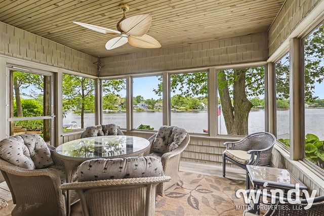 7897 Lakewood Drive, Coloma, MI 49038