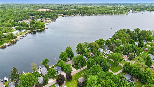 7897 Lakewood Drive, Coloma, MI 49038