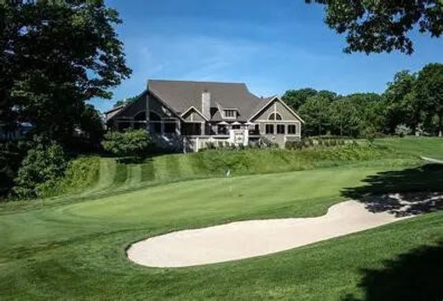 7897 Lakewood Drive, Coloma, MI 49038
