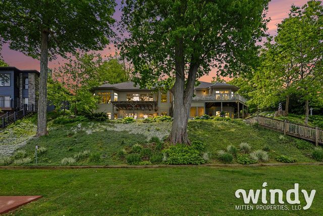 7897 Lakewood Drive, Coloma, MI 49038