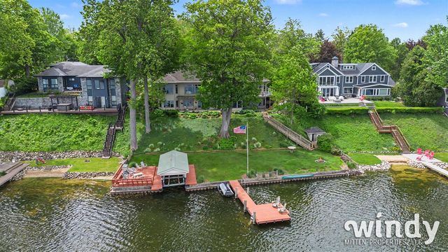 7897 Lakewood Drive, Coloma, MI 49038