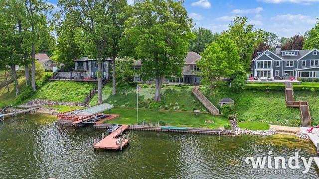 7897 Lakewood Drive, Coloma, MI 49038