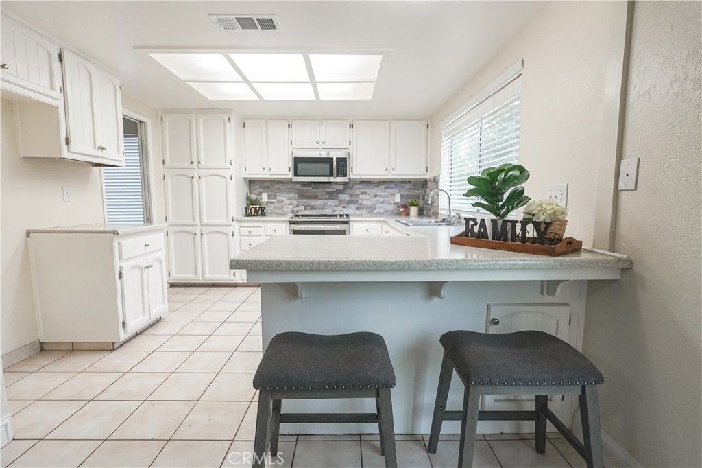 Image 4 of property listing at 19 Sun Valley Court, Merced, CA 95348