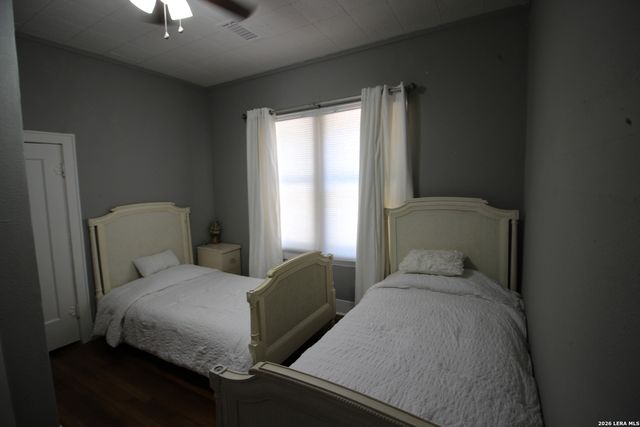 326 E French Pl, San Antonio, TX 78212