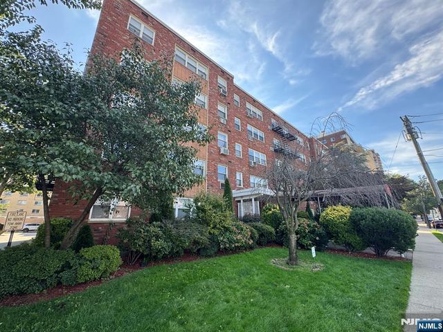 2200 Center Avenue E7, Fort Lee, NJ 07024