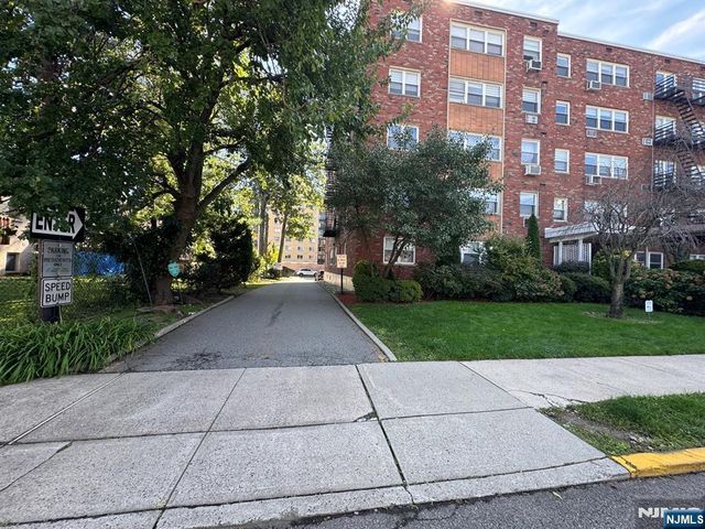 2200 Center Avenue E7, Fort Lee, NJ 07024