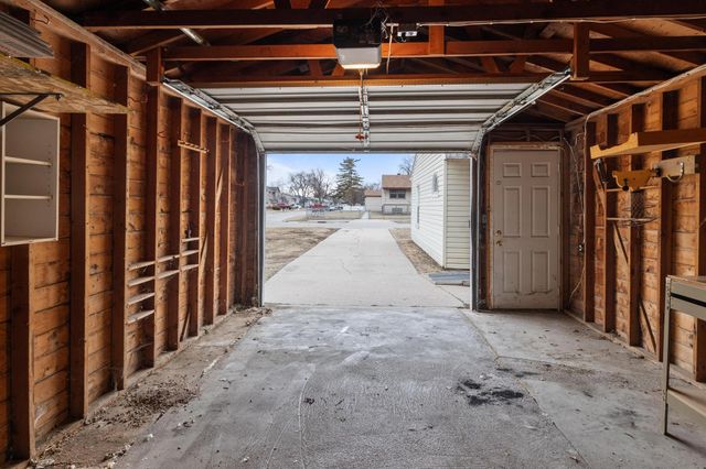 2900 RENNER Drive, Council Bluffs, IA 51501