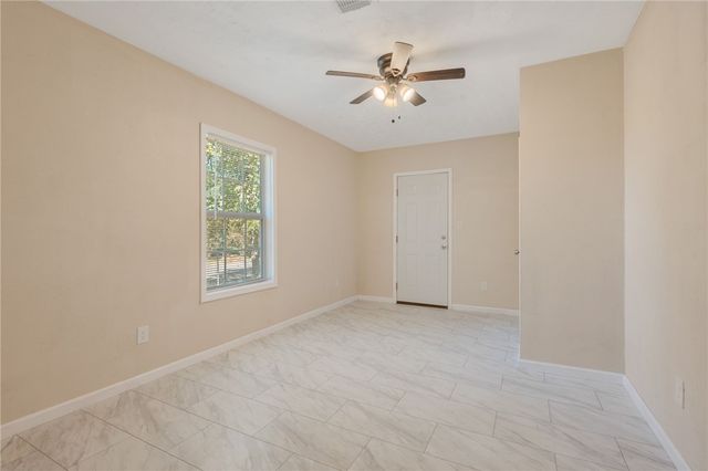 401 East Third Street, Hearne, TX 77859