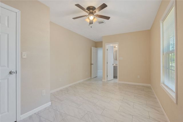 401 East Third Street, Hearne, TX 77859