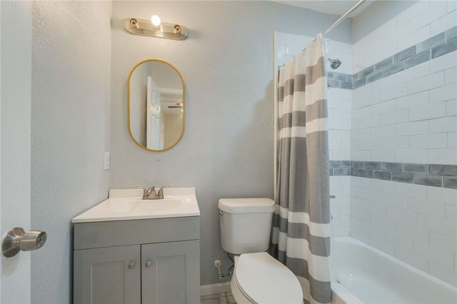 401 East Third Street, Hearne, TX 77859