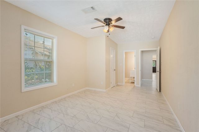 401 East Third Street, Hearne, TX 77859