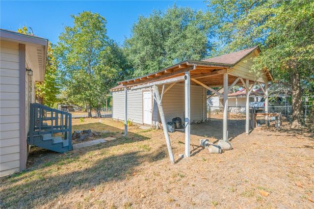401 East Third Street, Hearne, TX 77859