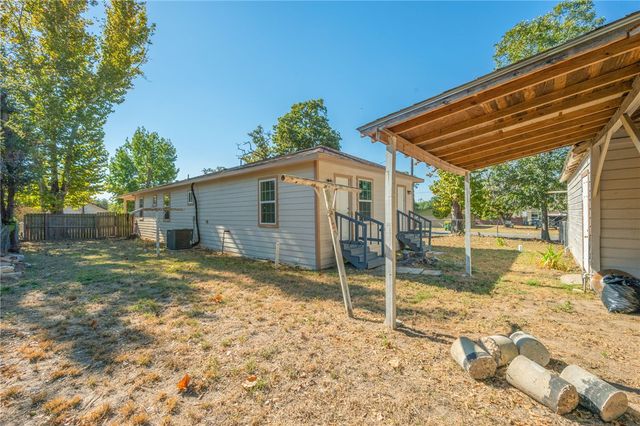 401 East Third Street, Hearne, TX 77859