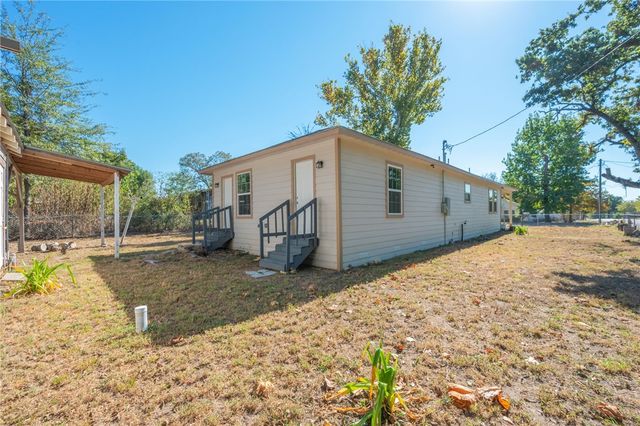 401 East Third Street, Hearne, TX 77859
