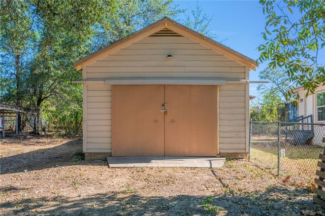 401 East Third Street, Hearne, TX 77859