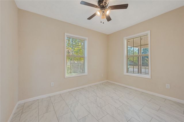 401 East Third Street, Hearne, TX 77859