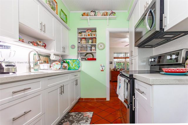 7110 SW 13th Ter, Miami, FL 33144